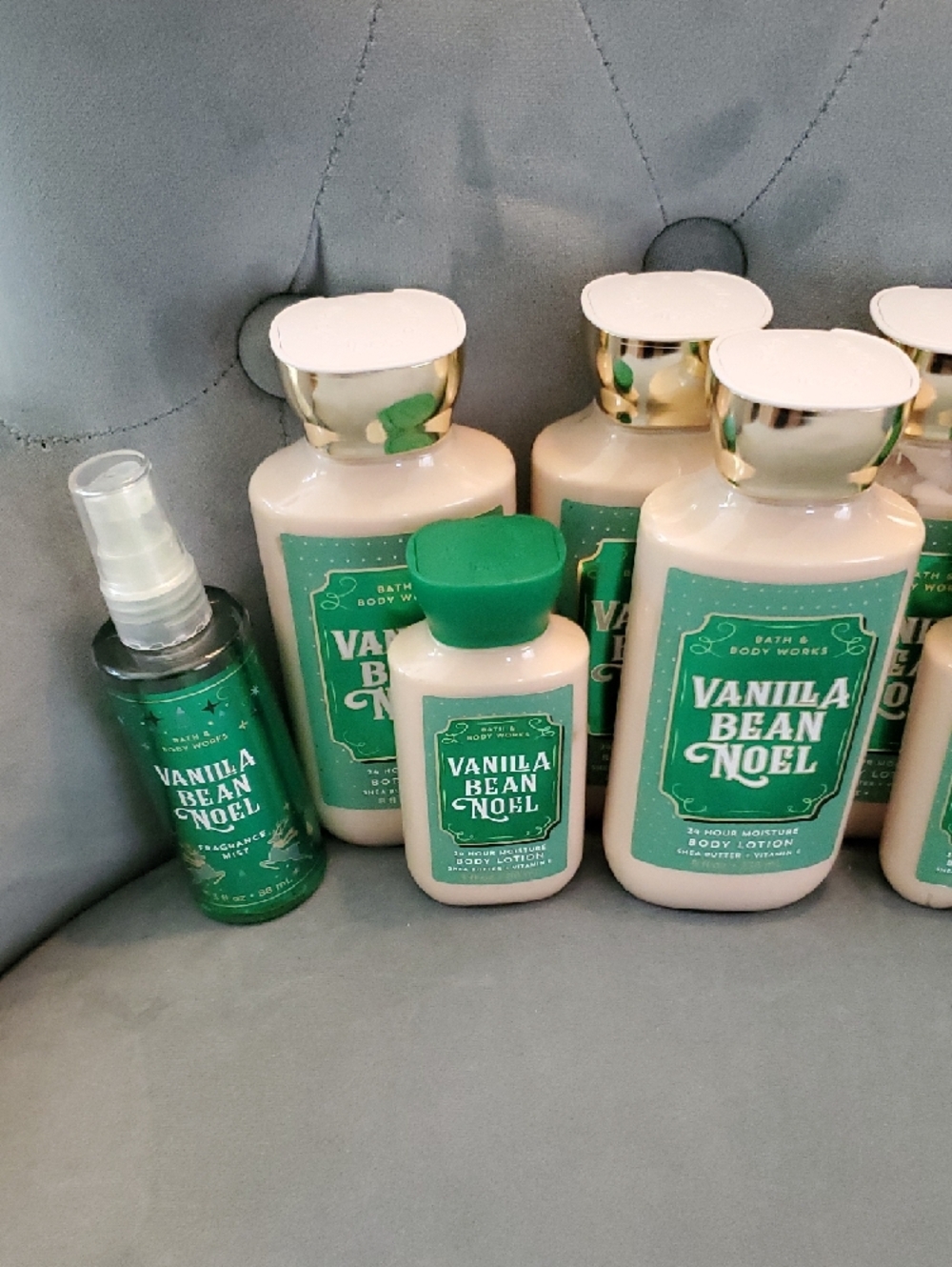 2019 Bath & Body Works Vanilla Bean Noel Green & Cream Lotion + Mist Set - Picture 2 of 6